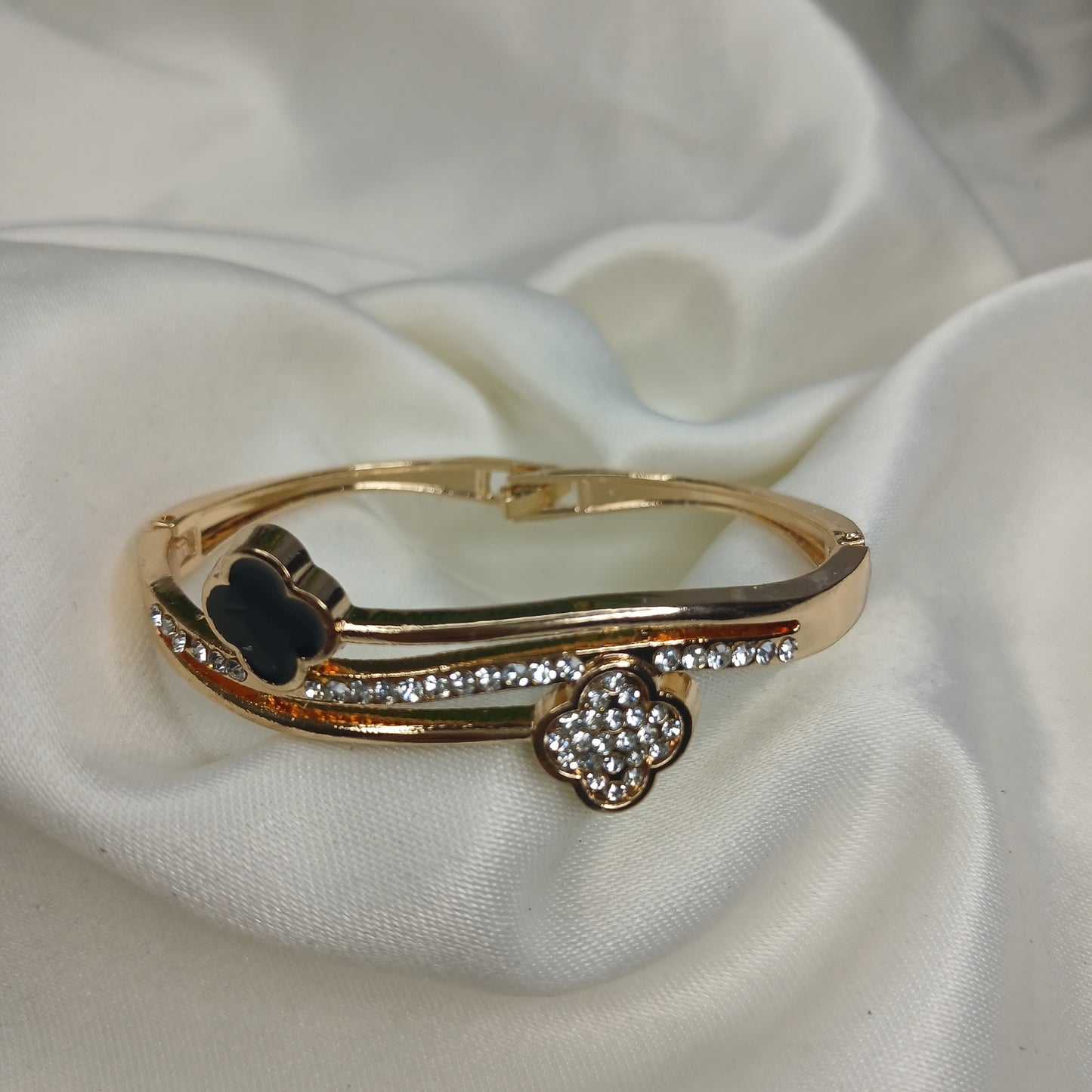 Elegant Clover Bracelet with Crystal Accents