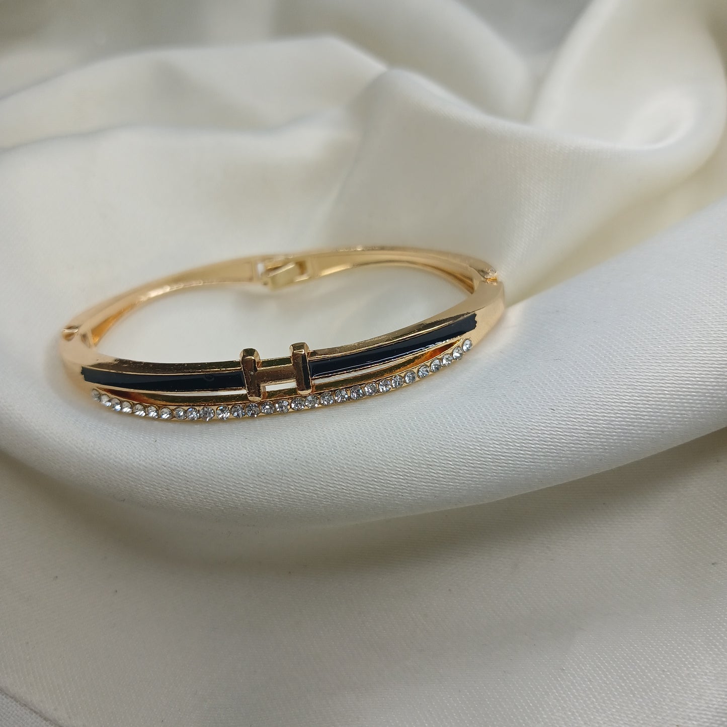 Luxury Bracelet with Crystal Stones & Enamel Inlay