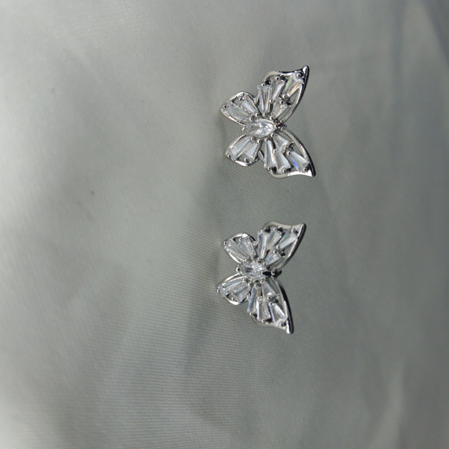 Butterfly Elegance Jewelry Set – Necklace & Earrings