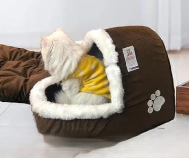 LuxVelvet Heated Pet House - Soft & Cozy Winter Retreat for Cats and Dogs