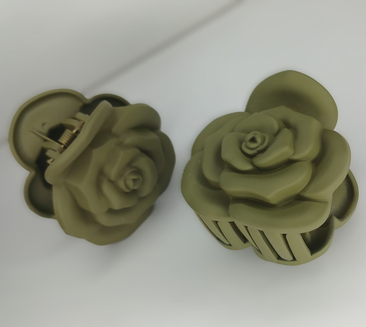 Matte Rose Flower Claw Clip – 3D Floral Design