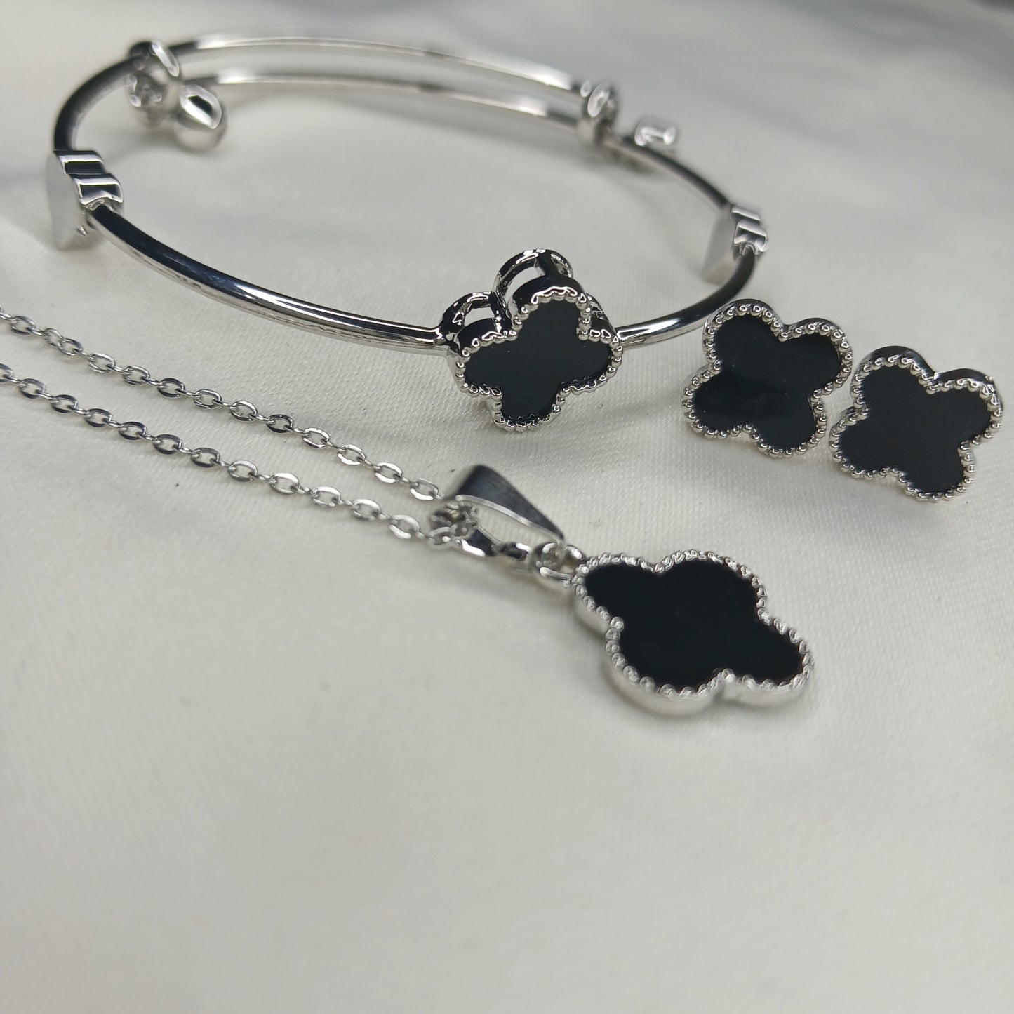 Elegant Clover Jewelry Set – Stainless Steel with Black Enamel