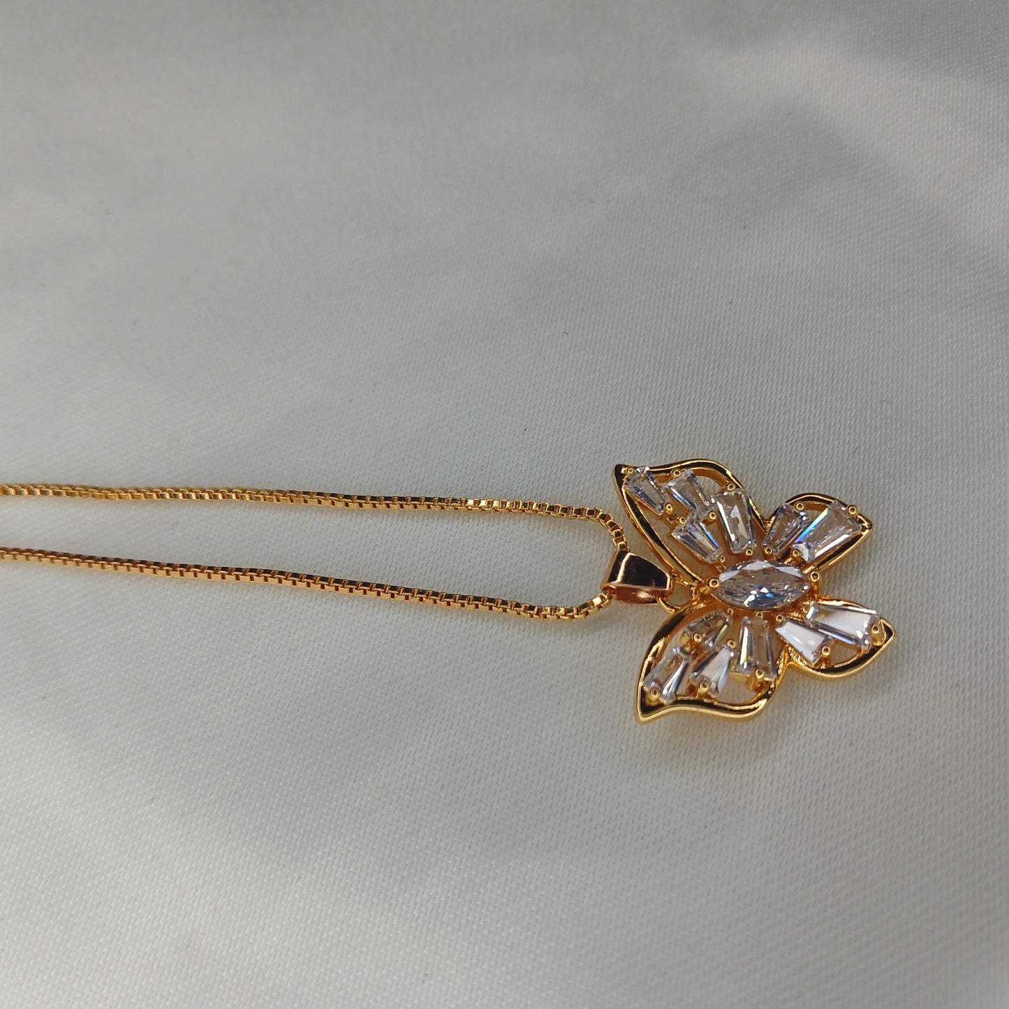 Butterfly Elegance Jewelry Set – Necklace & Earrings