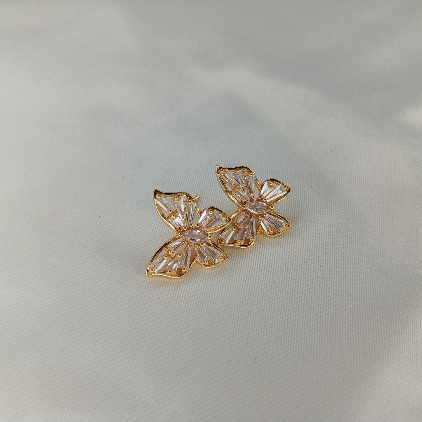 Butterfly Elegance Jewelry Set – Necklace & Earrings