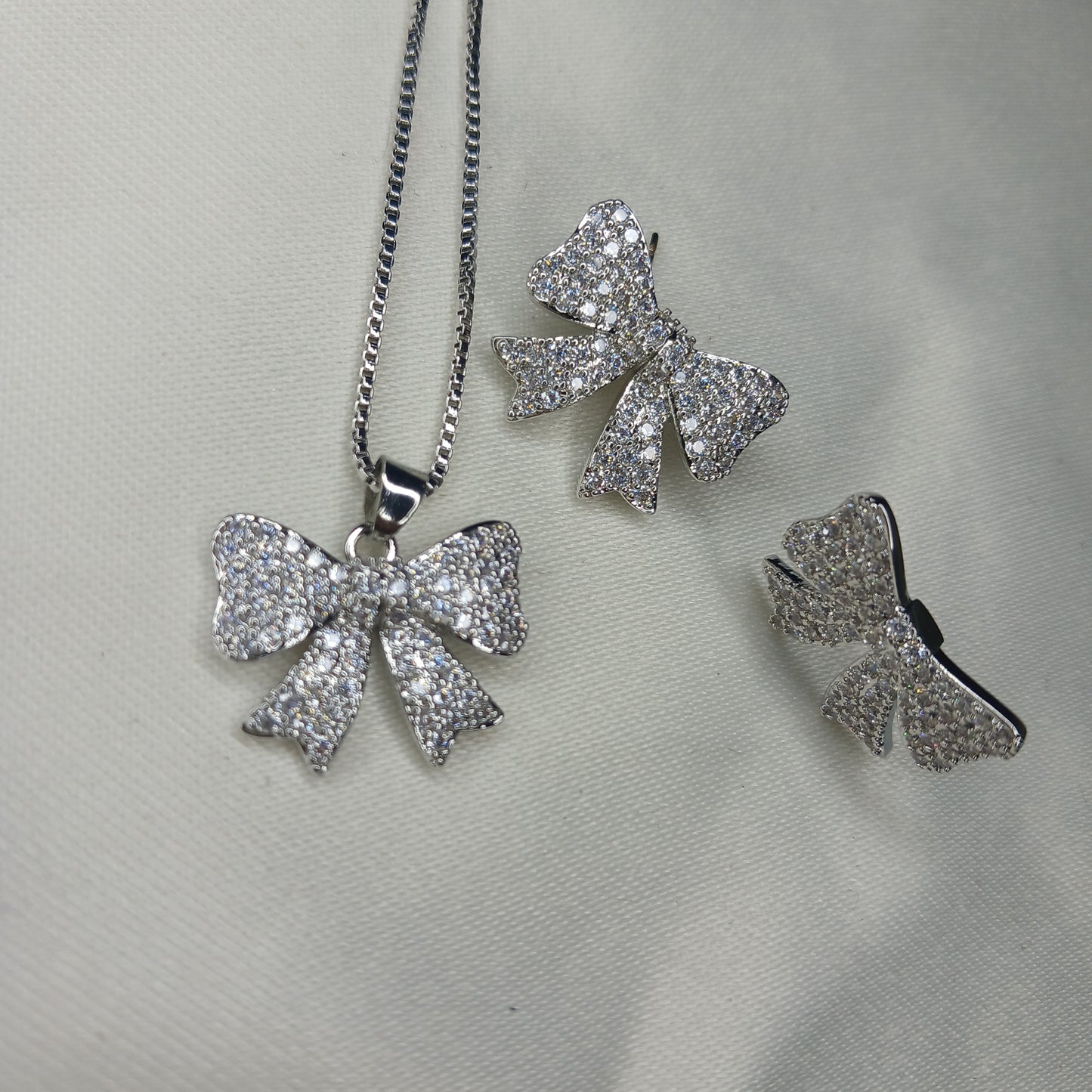 Bow Jewelry Set – Dazzling Necklace & Earrings