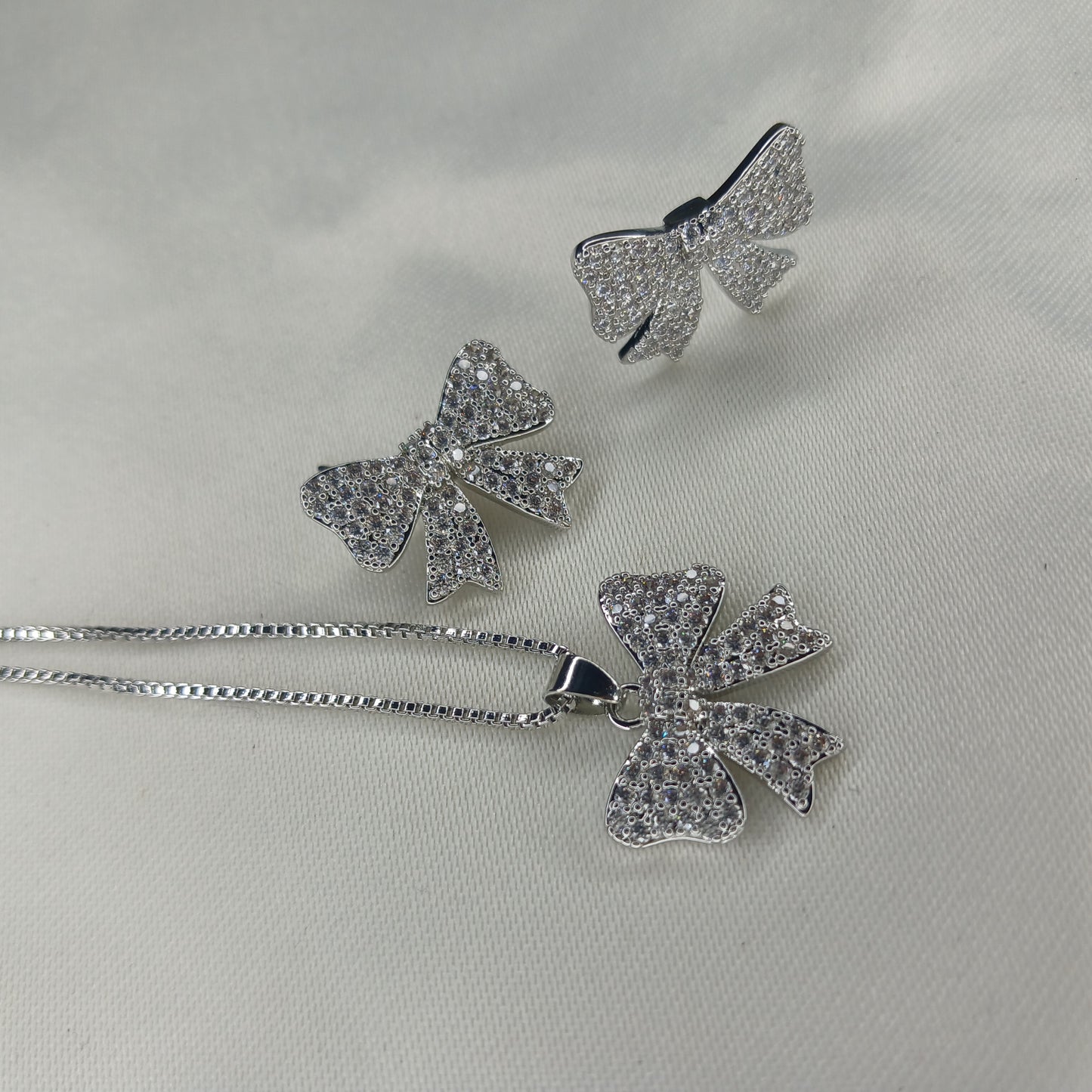 Bow Jewelry Set – Dazzling Necklace & Earrings