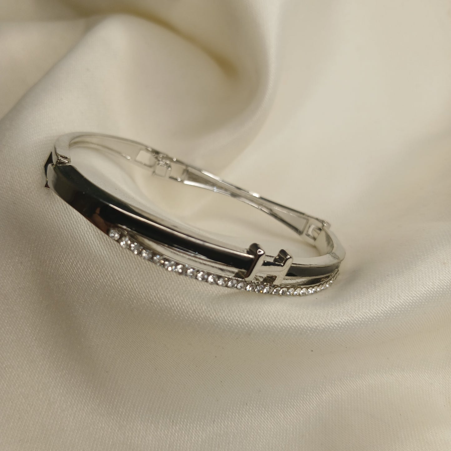 Luxury Bracelet with Crystal Stones & Enamel Inlay