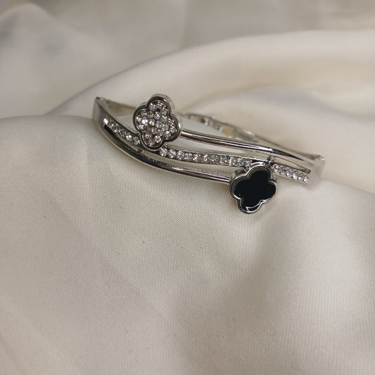 Elegant Clover Bracelet with Crystal Accents