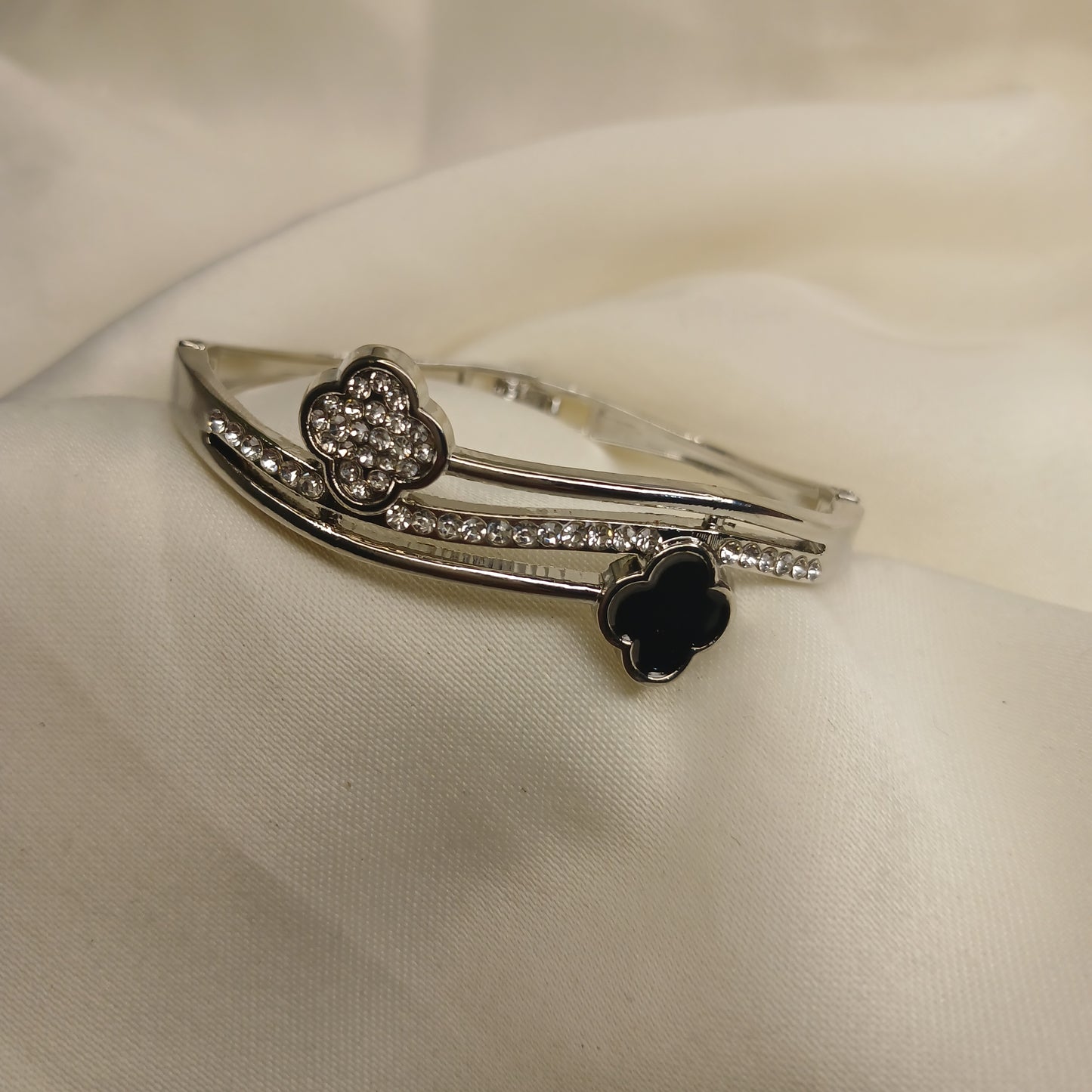 Elegant Clover Bracelet with Crystal Accents