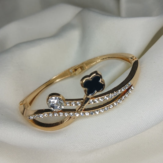 Stylish Infinity Clover Bangle – Gold & Silver