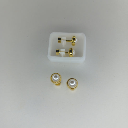 Elegant Stud Earrings - Classic pearl