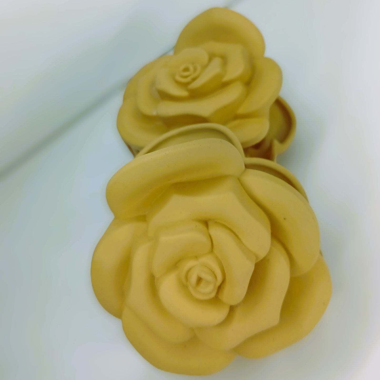 Matte Rose Flower Claw Clip – 3D Floral Design